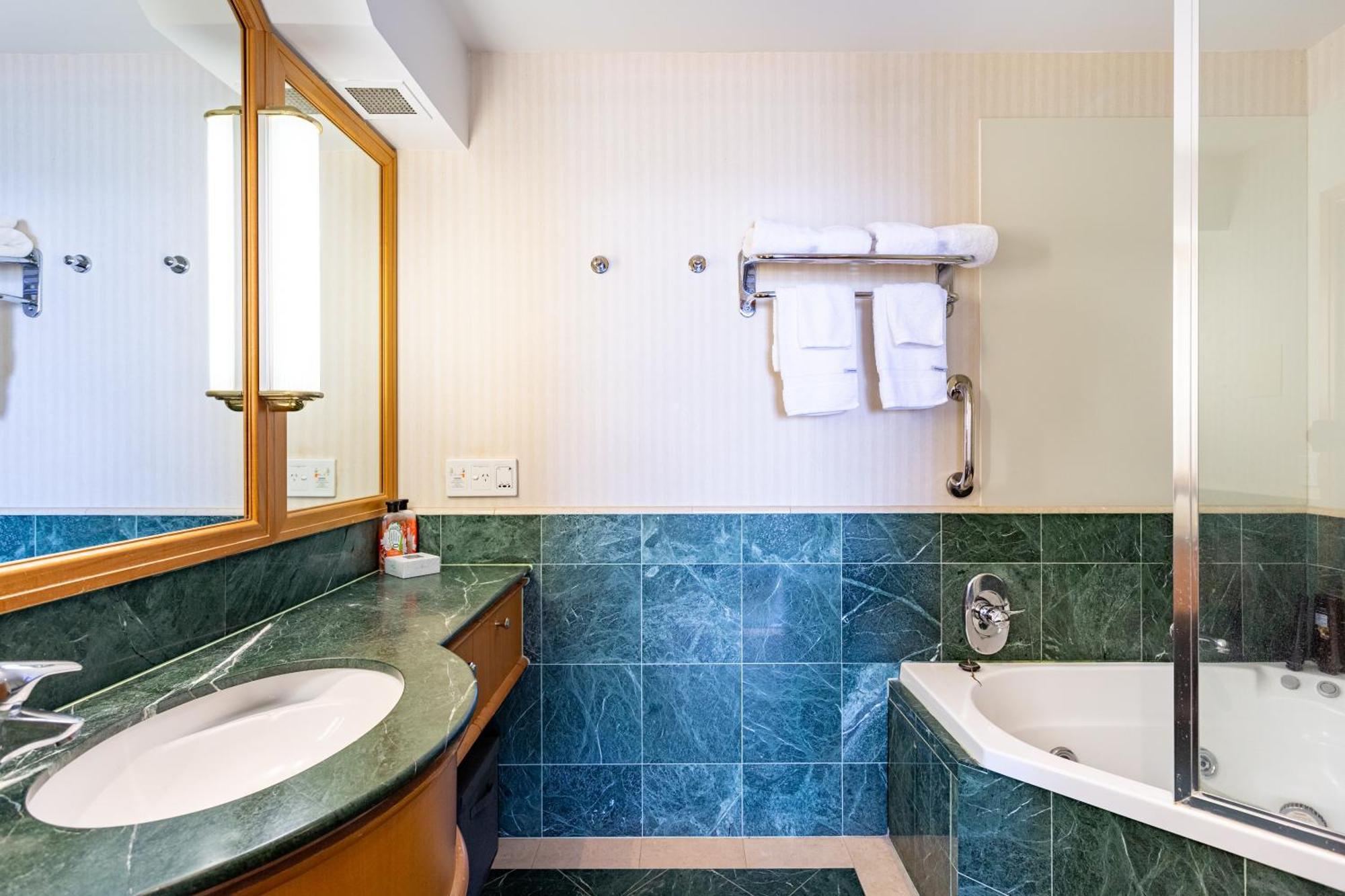 Luxury Privately Owned Ocean View Studio Apartments At O4Ks Gold Tower Gold Coast Exterior photo
